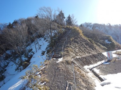 林道終点の階段