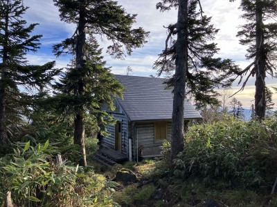 避難小屋.jpg (683.8 KiB) 閲覧された回数 8168 回 小さな避難小屋(今夜の宿)