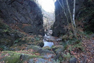 ゴルジュ帯を振り返る.jpg (597.37 KiB) 閲覧された回数 5582 回 ゴルジュ帯を振り返る