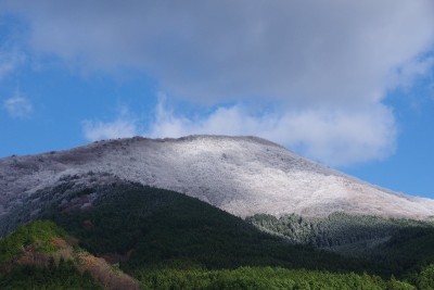 IMGP2605.JPG (153.49 KiB) 閲覧された回数 9436 回 林道取り付きからの山頂