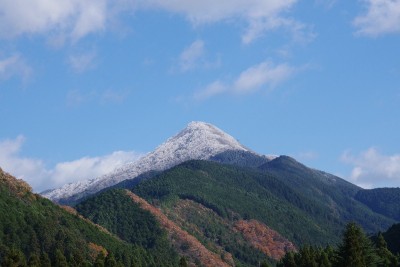 IMGP2613.JPG (149.12 KiB) 閲覧された回数 9435 回 国道からの山頂