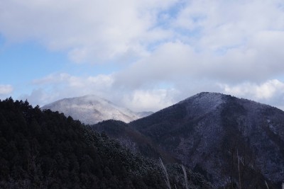 IMGP0908.JPG (71.22 KiB) 閲覧された回数 6766 回 右側が雲ヶ瀬山、左手奥が高見山