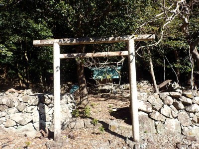 P1300016.jpg (146.18 KiB) 閲覧された回数 4629 回 祠