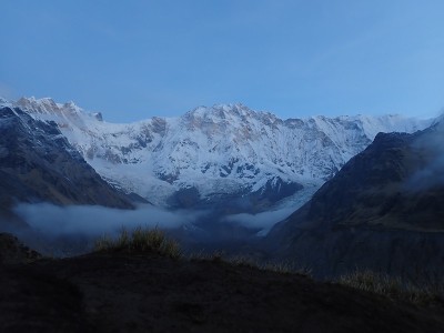 夜明け前のアンナプルナ（８０９１ｍ）