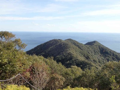 PC100036.jpg (89.12 KiB) 閲覧された回数 1066 回 歩いていきた尾根