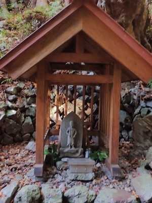 雌滝不動明王像