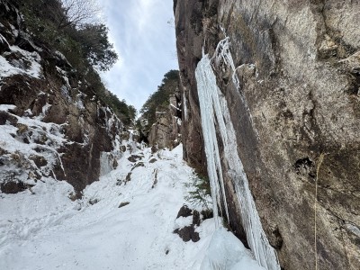 tmp_imgresize (2).jpg (249.65 KiB) 閲覧された回数 619 回 P5の氷柱がだいぶ育っていました