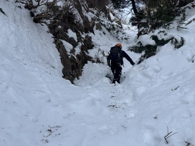 tmp_imgresize.jpg (156.77 KiB) 閲覧された回数 619 回 3ルンゼには上がらず藤内沢を直進