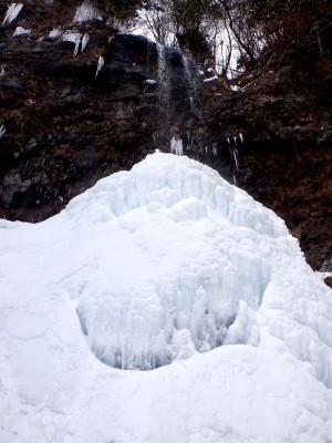 2/10　ヌタハラ不動滝の氷筍