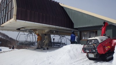 P3221217.jpg (101.76 KiB) 閲覧された回数 33 回 上段リフトの終点