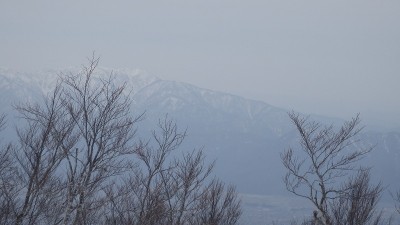 P3221263.jpg (93.11 KiB) 閲覧された回数 33 回 近くなのに霞む荒島岳