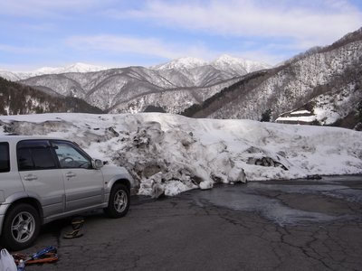 広野ダム上の雪壁