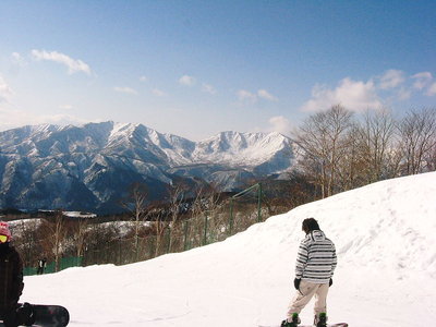 ● 野伏平に小白山、タップリの雪になってた
