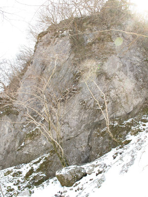 タヌクラの岩壁