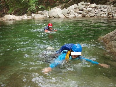 泳ぐ・泳ぐのお二人